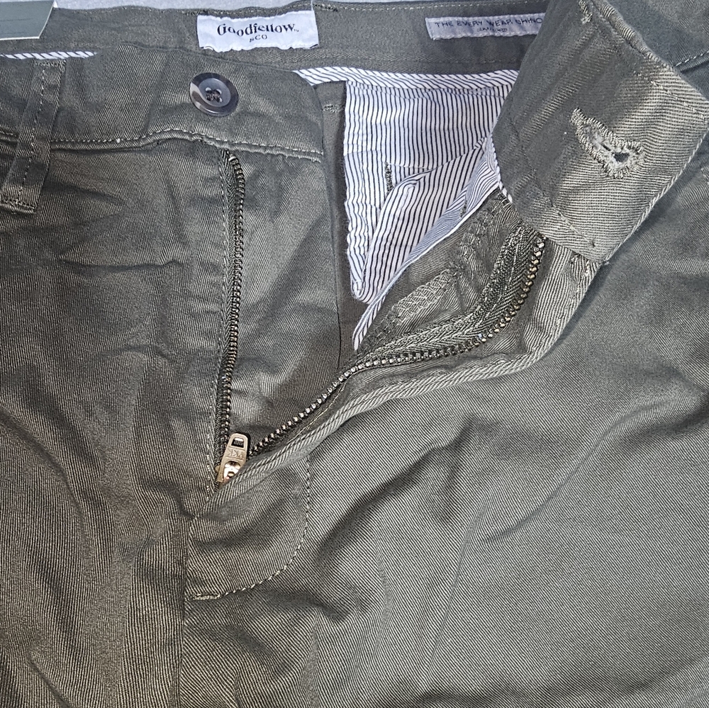 Goodfellow & Co Men's Khaki Chinos in Olive - Picture 5 of 11